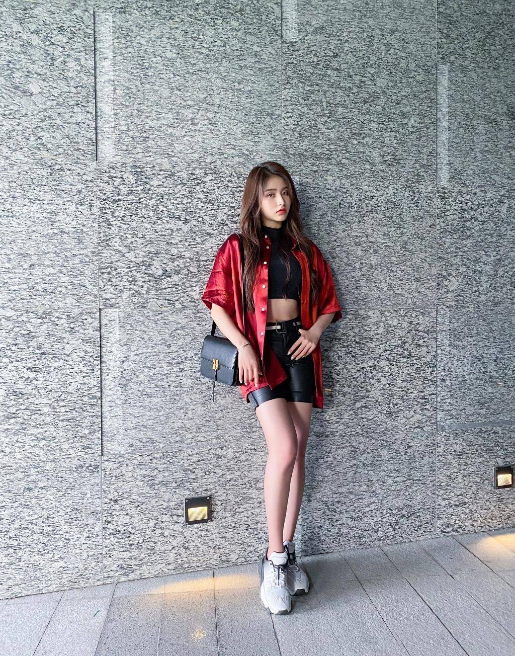 原创肤白貌美大长腿,金子涵简直是迪士尼在逃公主,想和小姐姐走花路