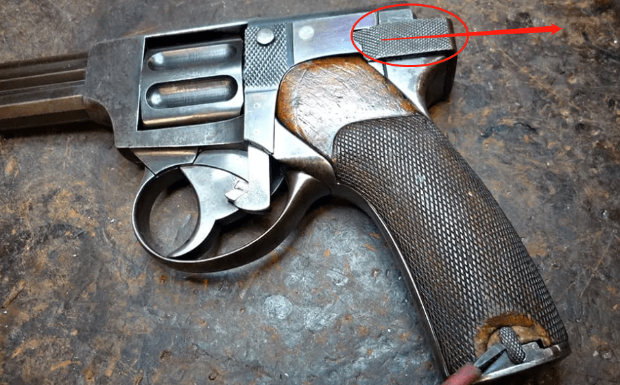 这把手枪这两天很火,多不正经的人才会设计出弹匣式转轮_手机搜狐网