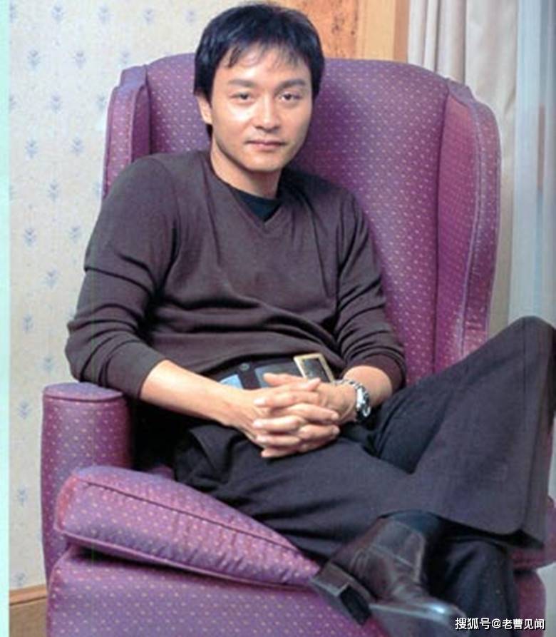 张国荣和谭咏麟歌坛之争,双方粉丝大打出手,两人也无奈宣布退隐