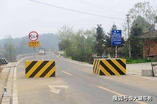 大湖车务之自驾篇老司机教你怎样安全通过水泥限宽墩
