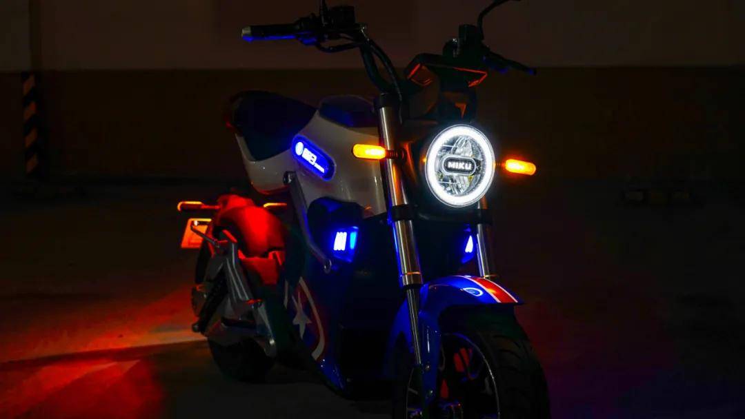 不用改装直接酷玩可颜可控新日mikusuper亮相溧阳机车帐篷音乐节