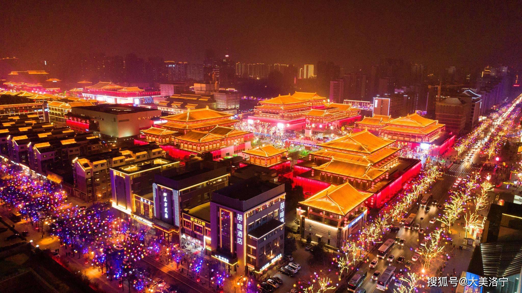 原创河南洛宁金玉国游游西安的大唐不夜城