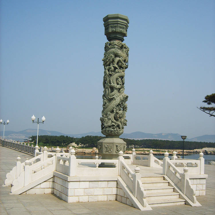 气势磅礴的石雕龙柱华表龙柱