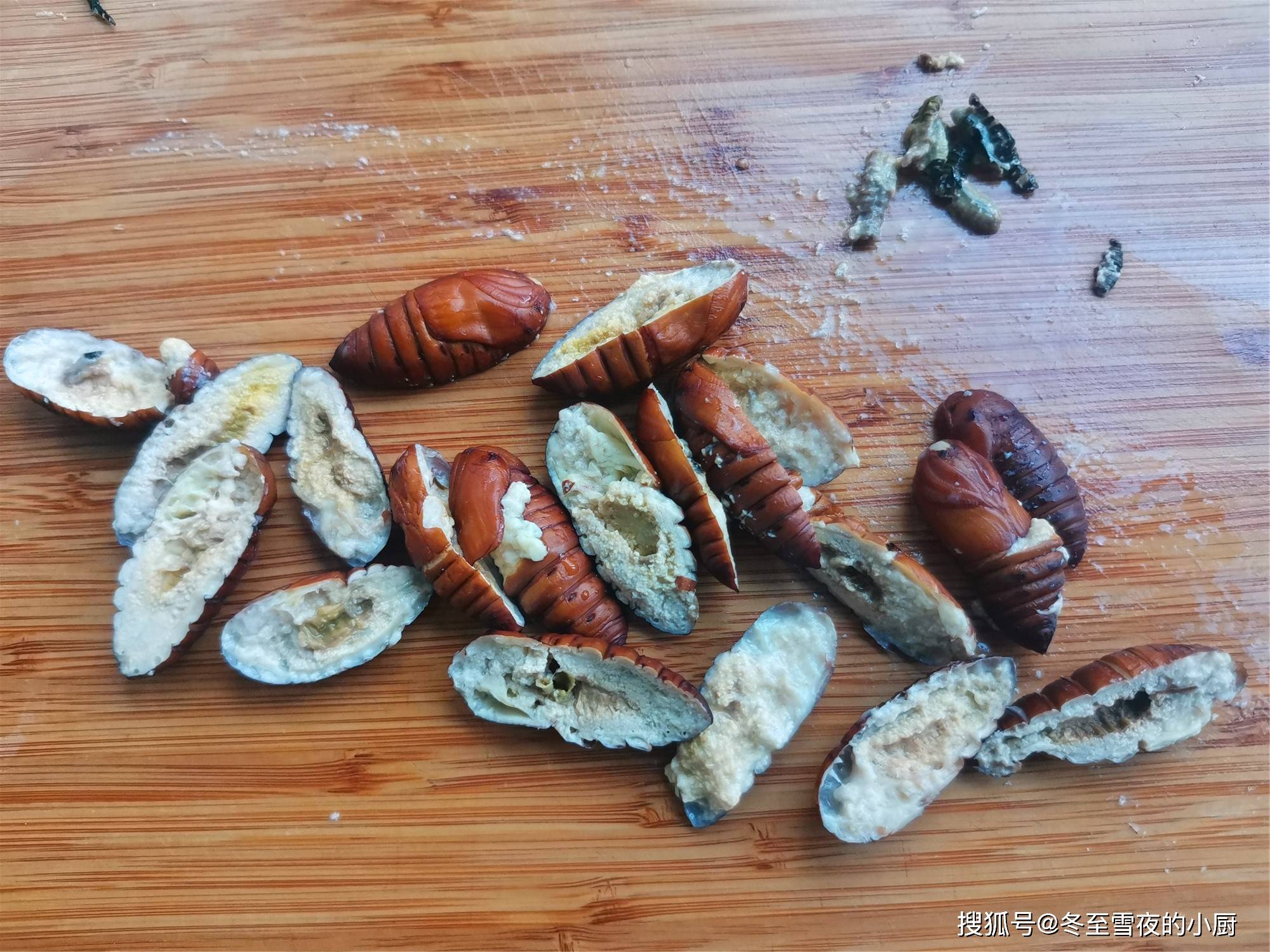 东北节日餐桌非常受欢迎的下酒菜,比鸡蛋还营养,香酥味美可口_蚕蛹