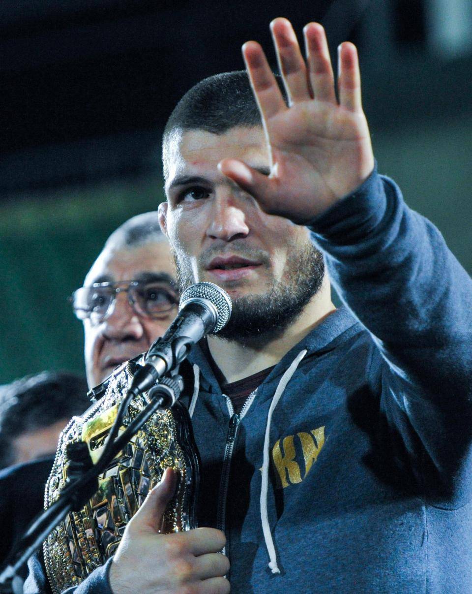 小鹰谈卫冕战美国强敌:我比他搏击智商高得多,三个回合解决战斗