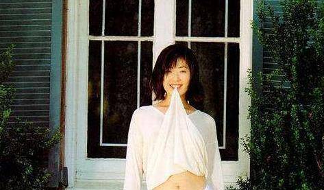 号称"亚洲第一美胸"的杨思敏,因癌切除乳房,如今在东莞卖拉面