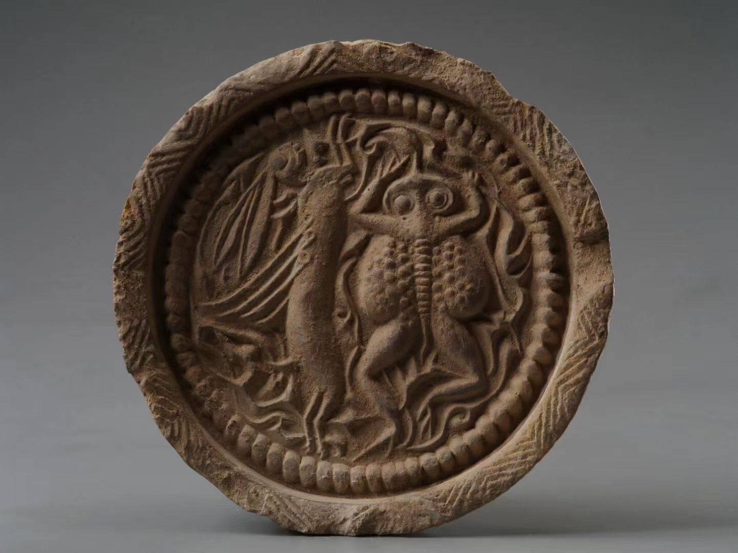 蟾蜍玉兔纹瓦当,西汉甘泉宫遗址出土