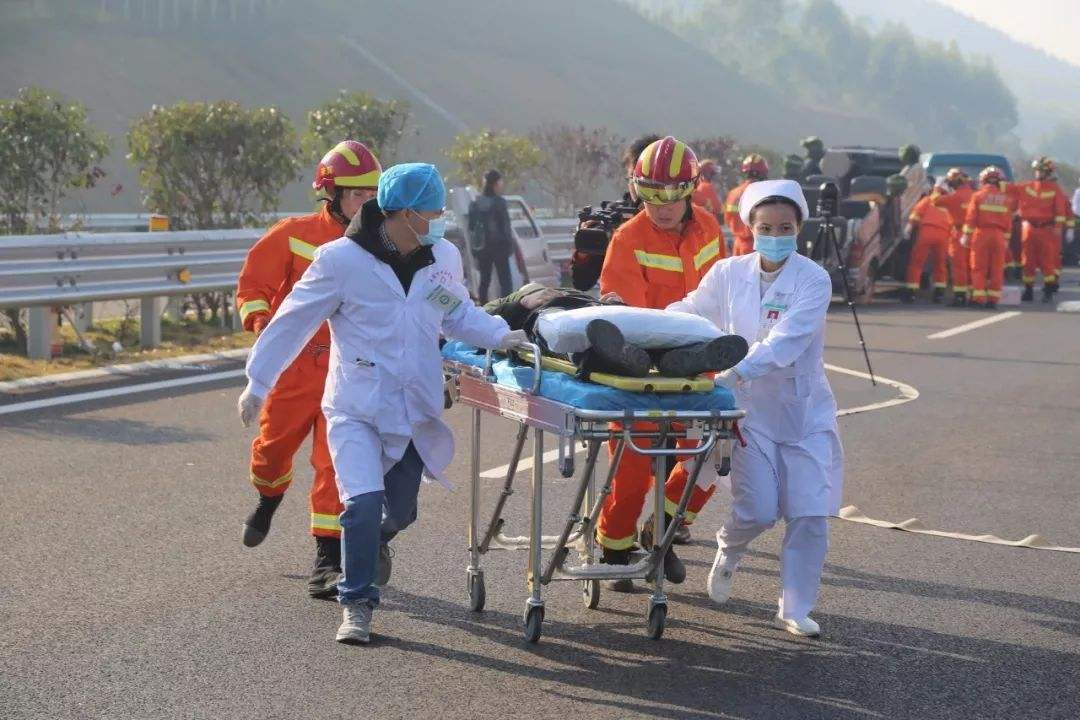 吉林扶余與甘肅岷縣,先後發生重大道路交通事故,造成多人傷亡