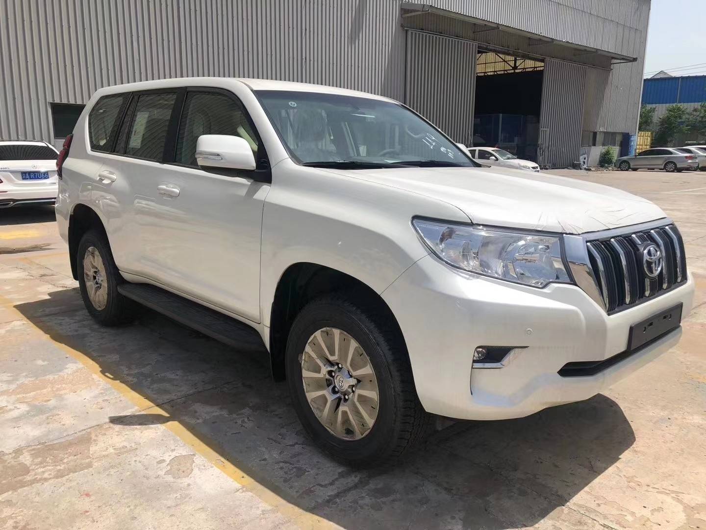 高性能全领域suv丰田霸道2700绝对信赖的越野性能