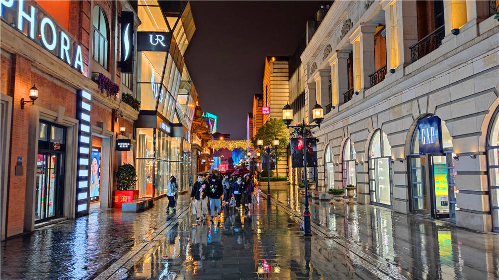 楚河汉街不仅是商业,更是城市历史文化和生态景观工程,经济社会综合