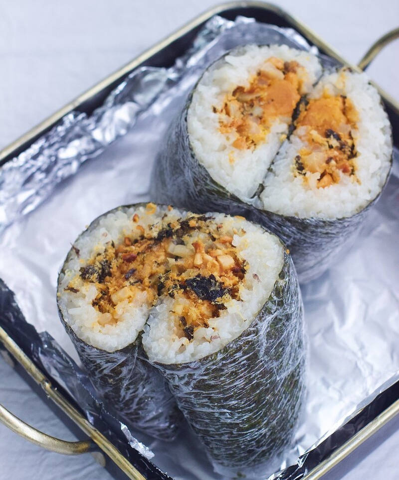 原创紫菜粢饭团美味的早餐可做便当软糯香甜裹着油条的糯米饭