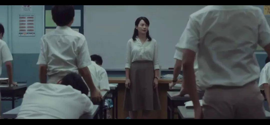 《热带雨》:中年危机的女老师与男学生的禁忌之恋,不看太可惜了