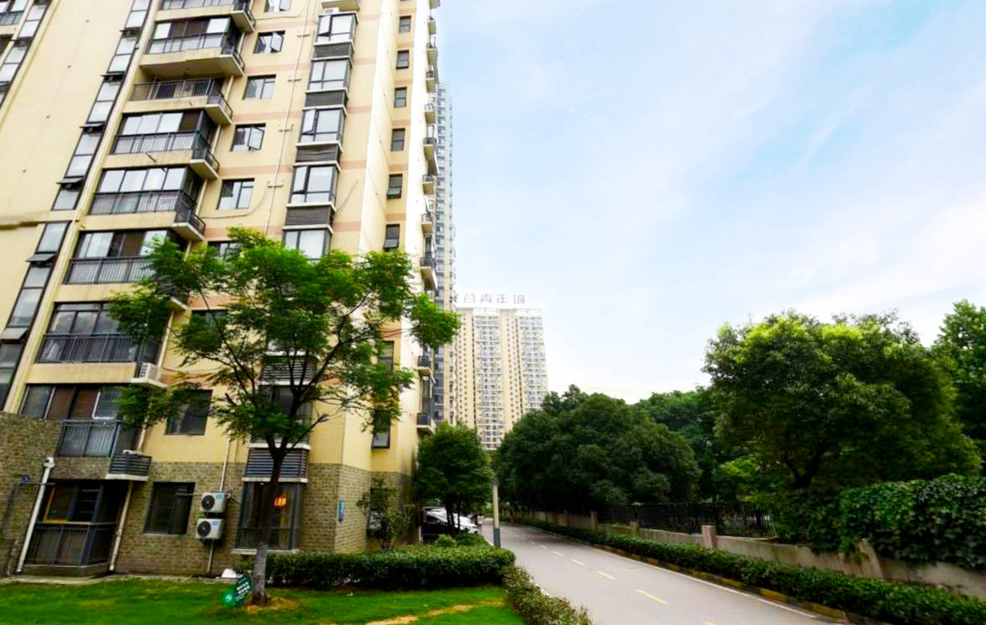 路过武汉光谷最大还建小区毗邻热门商圈名字时尚租房首选地