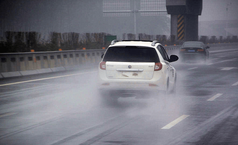 雨天行车要格外小心,降雨影响安全驾驶怎么办?