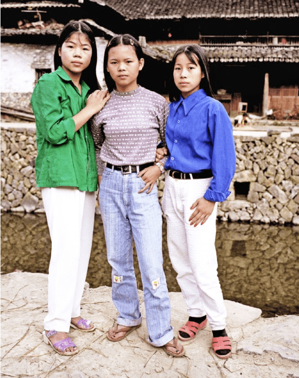 上世纪80年代的农村潮男潮女,年轻的赵本山是全街最漂亮的靓仔