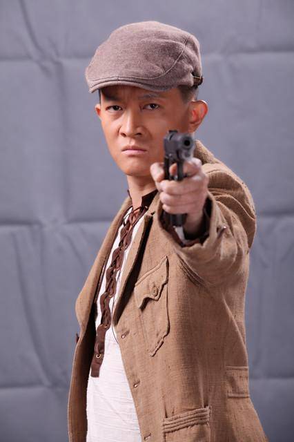 原创杨志刚受亲哥哥帮助15年拍戏不在乎片酬唯一要求带上妻子