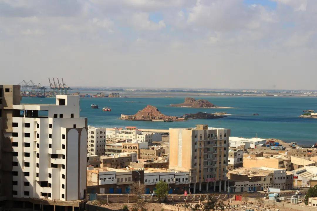 船行亚丁港,"火炉"般的天气都无法阻拦我们钓大海鲇~(一)