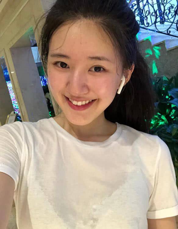 有种整容叫赵露思化浓妆,与素颜判若两人,网友:怕了怕了