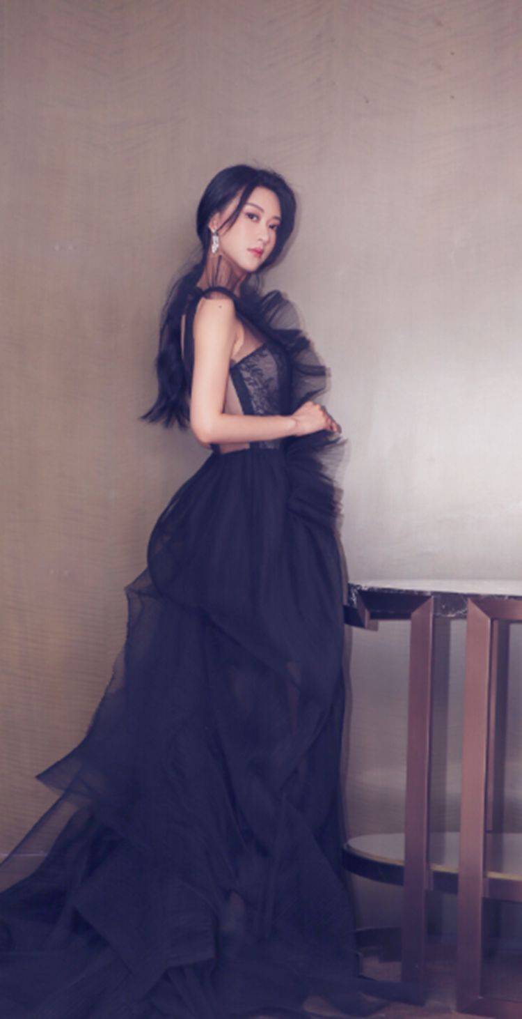 菅纫姿 因为《猎场》的热播,菅纫姿现在的人气是