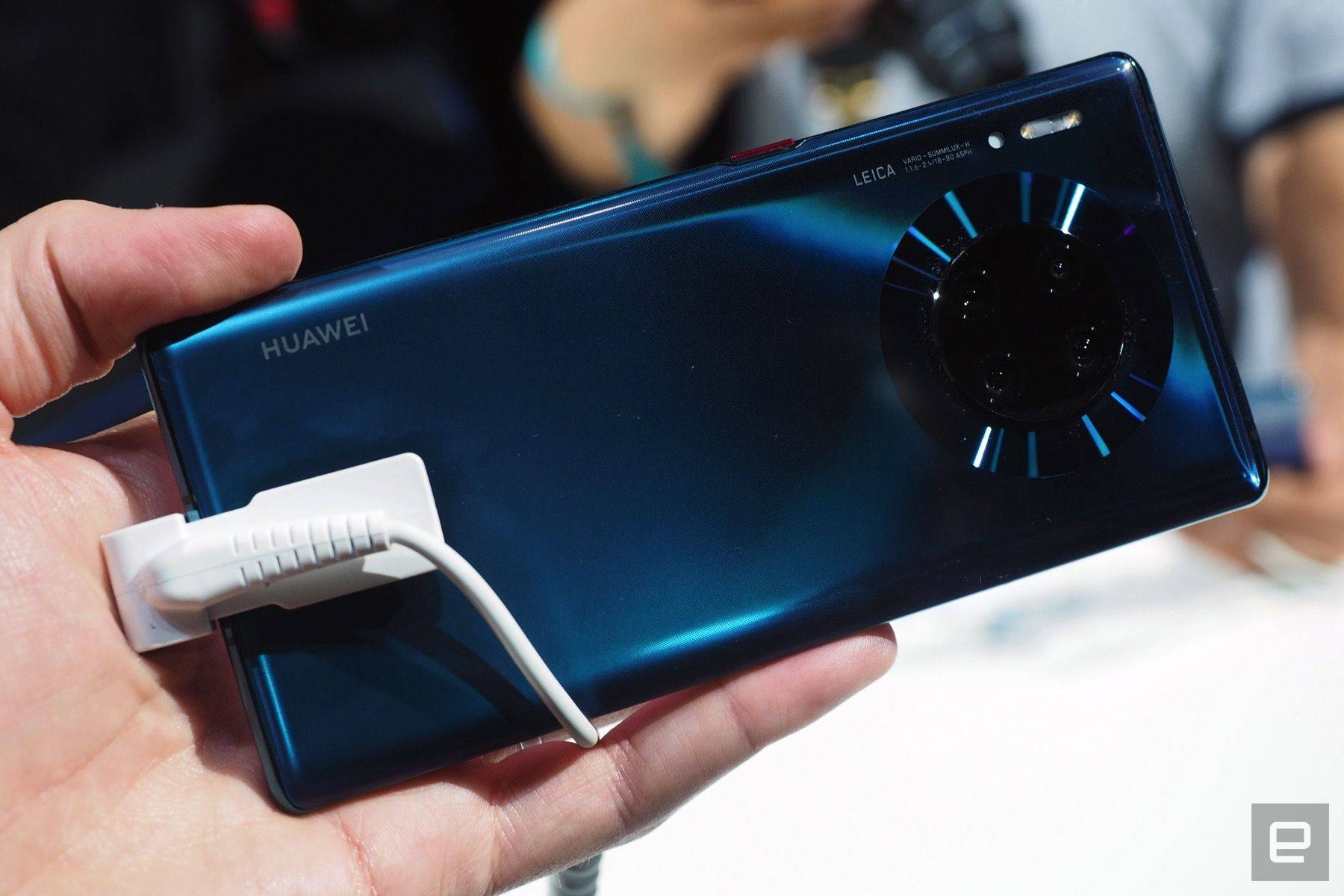 华为mate40首张拍月亮照片亮相:这相机变焦无敌了!_手机搜狐网