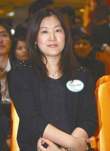 女皇现状:为嫁入豪门不惜与父母断绝关系,如今40岁仍想生娃_伏明霞