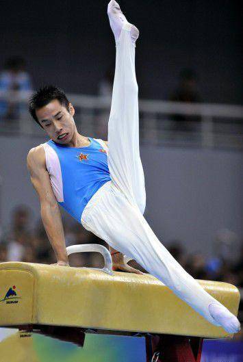 体操奥运冠军,因女友行骗,丢了朋友和饭碗,今靠兼职为生_肖钦