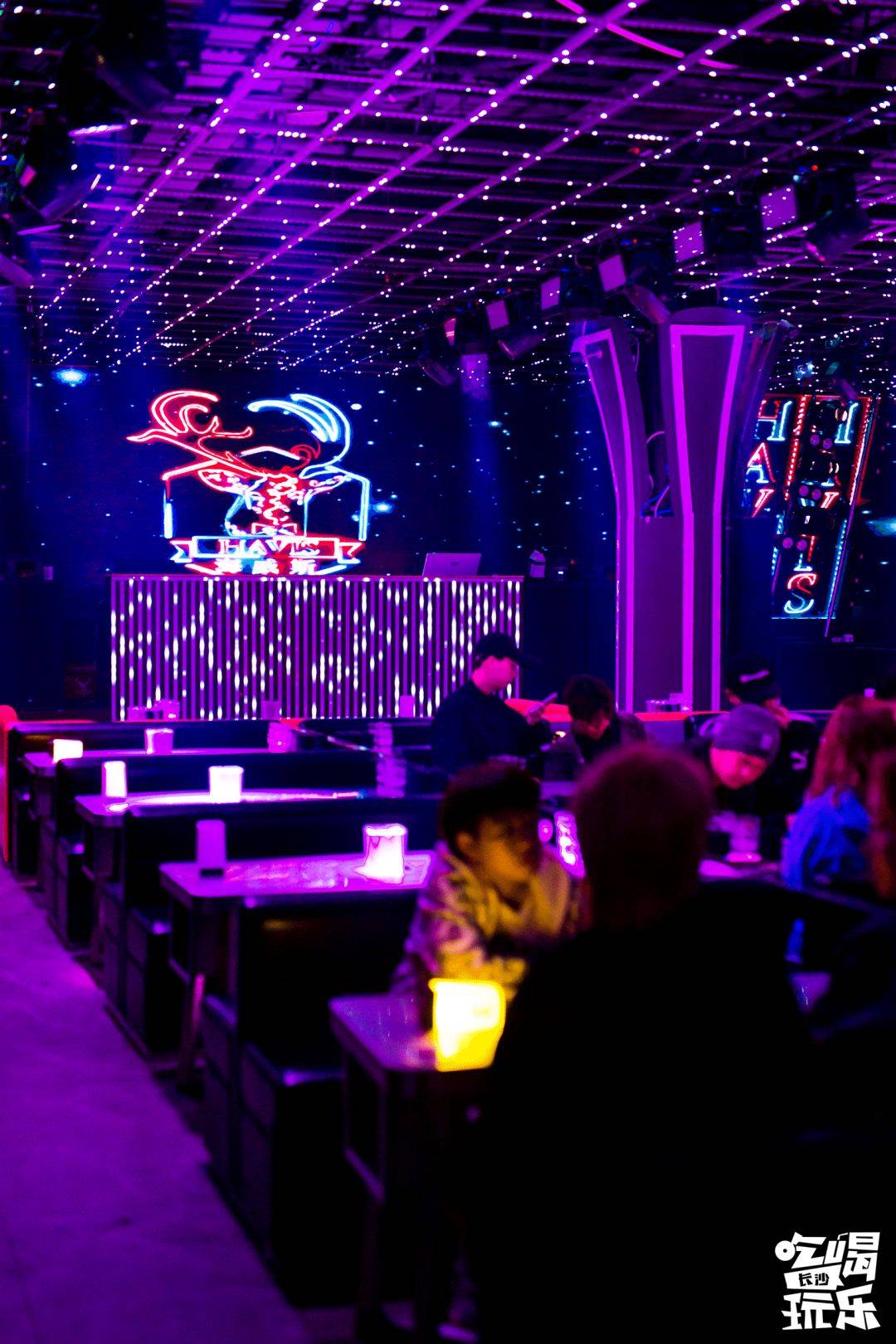 藏于市中心的这家酒吧,带你一站式解锁狂嗨模式～_手机搜狐网