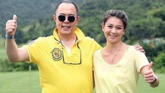 "皇帝户"张铁林:遭昔日恋人的一纸状告,"自作"到晚年不保?_侯俊杰