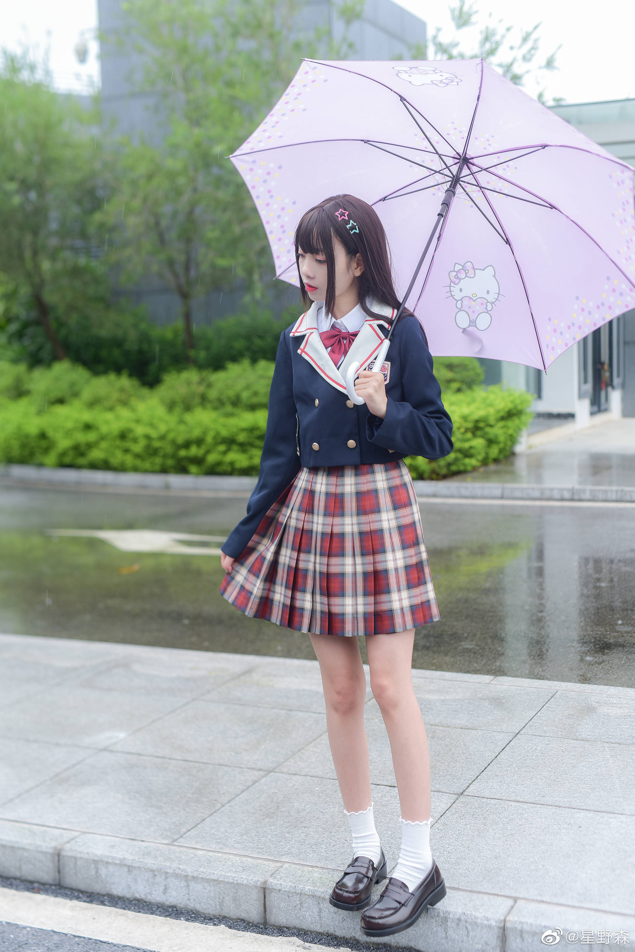 jk少女:雨中的那一抹靓丽身影_手机搜狐网