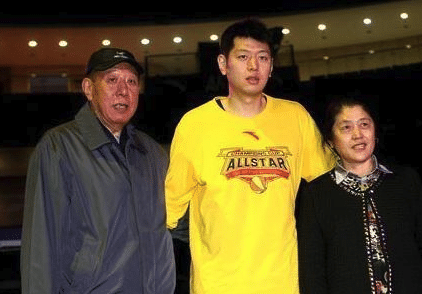 男篮国手莫科现状28岁丧妻二婚娶泳坛女神仍孝敬前妻父母