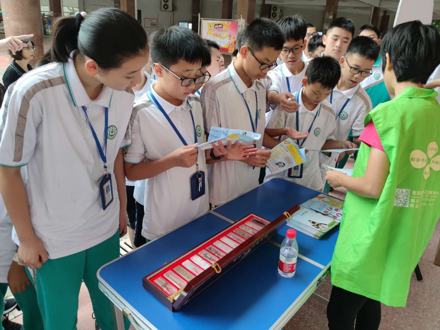 望牛墩镇禁毒办在望牛墩中学开展无毒校园你我共建禁毒宣传活动