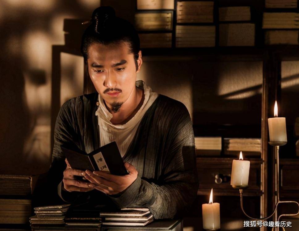 身为大理寺丞,狄仁杰每天的工作就是要为百姓伸张正义,判处罪恶,他