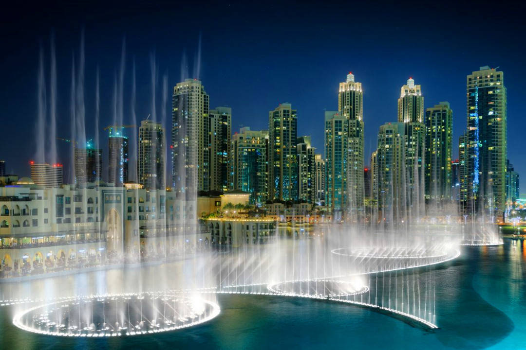 世界最大的喷泉耗资超2亿美元总长275米最高可喷至50层楼高