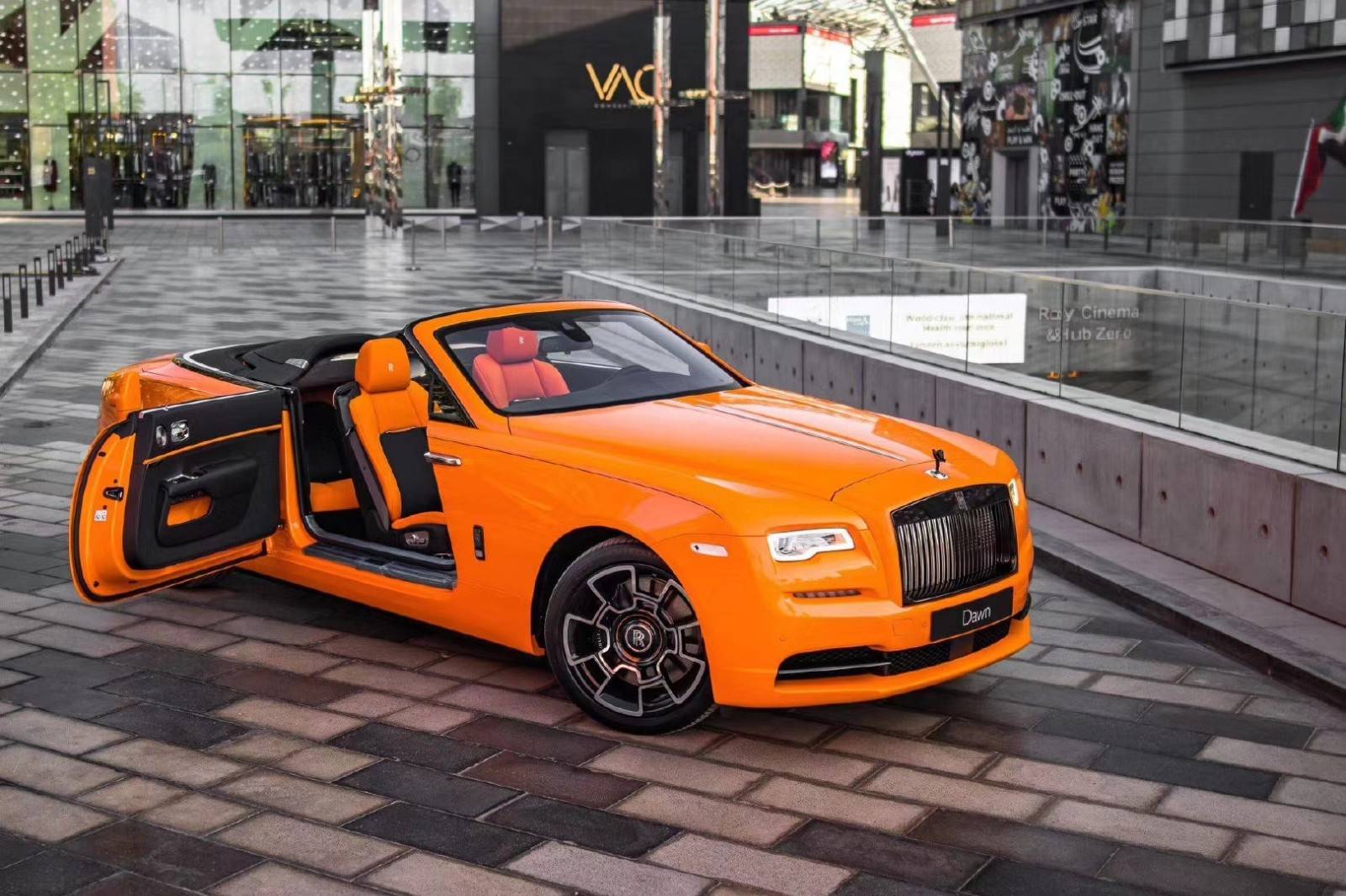 时尚设计劳斯莱斯曜影敞篷版进口车热销