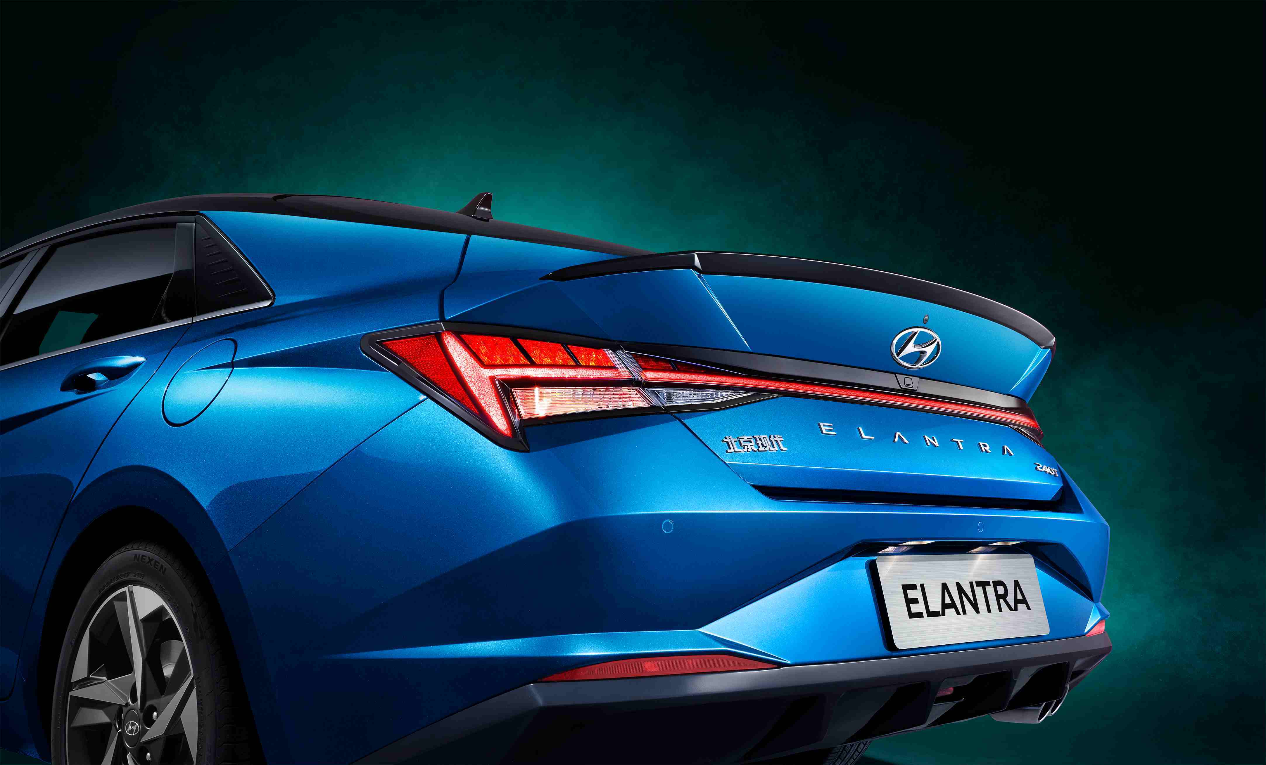 伊兰特回归第七代车型进化更像大屏手机