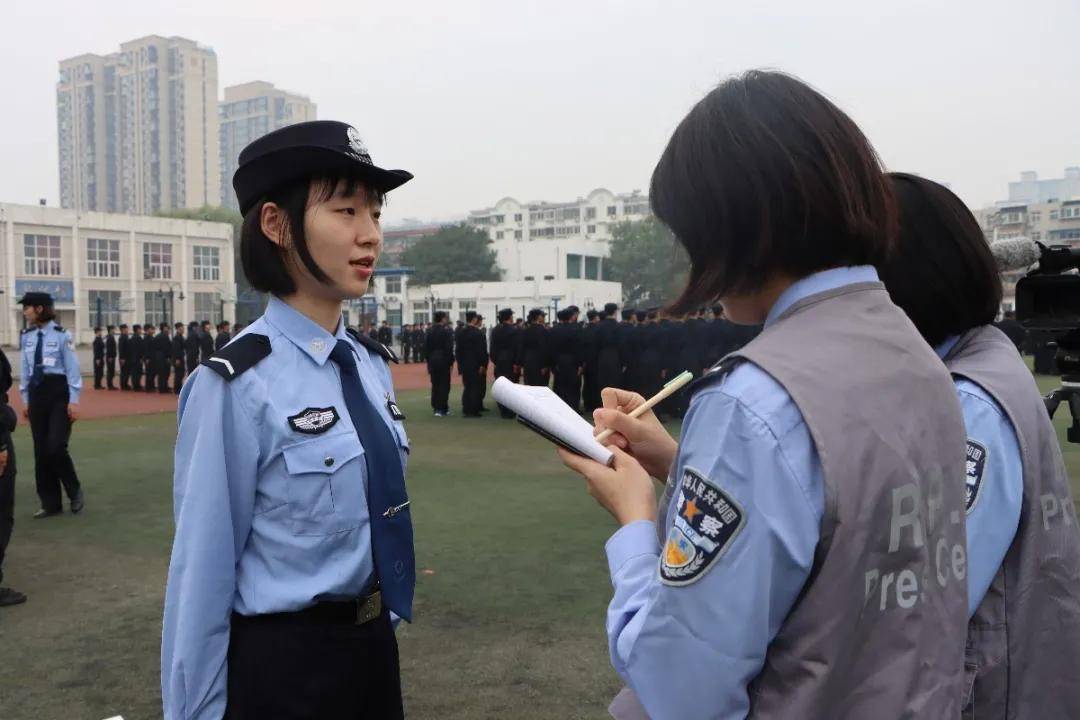 铁道警察学院军训图片