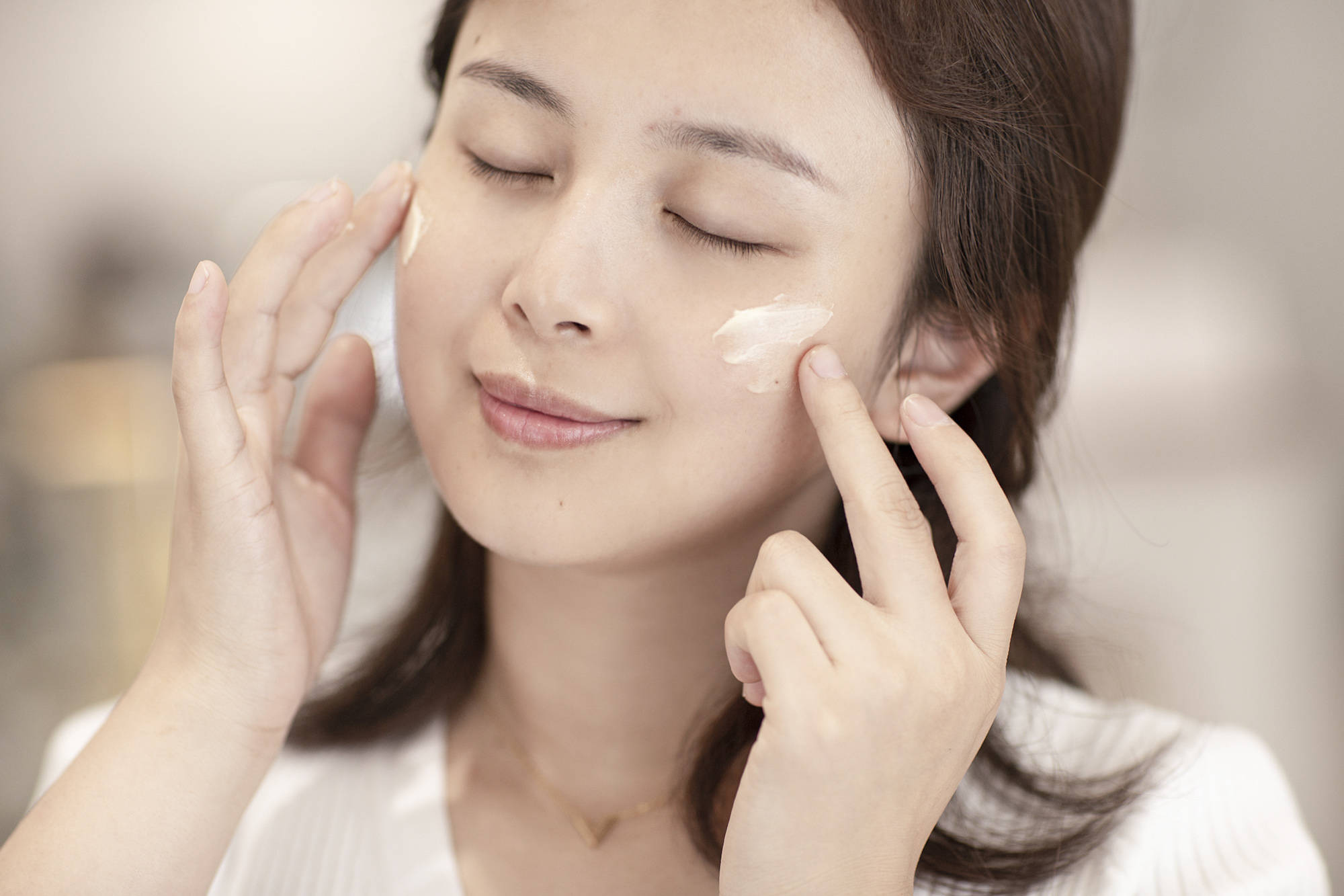 换季皮肤状态不在线?玻色因女孩教你肌肤自带高光妙招!