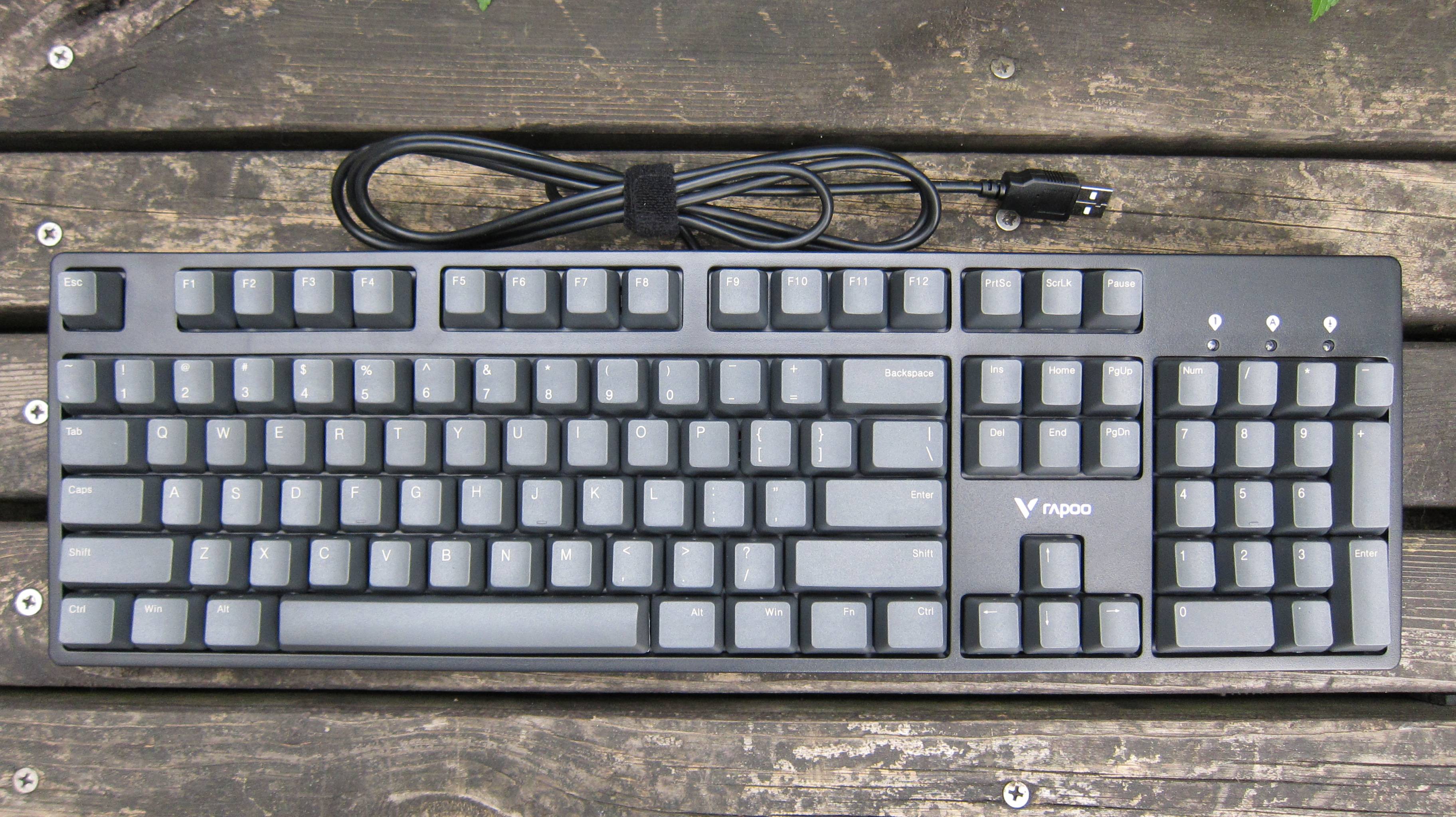 雷柏v860,集cherry原厂轴与pbt键帽于一体的键盘