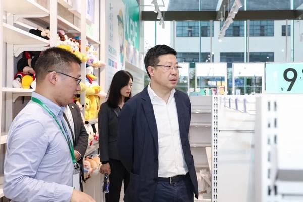 10月13日,aeon永旺永乐(江苏)总经理陈留杭一行来访