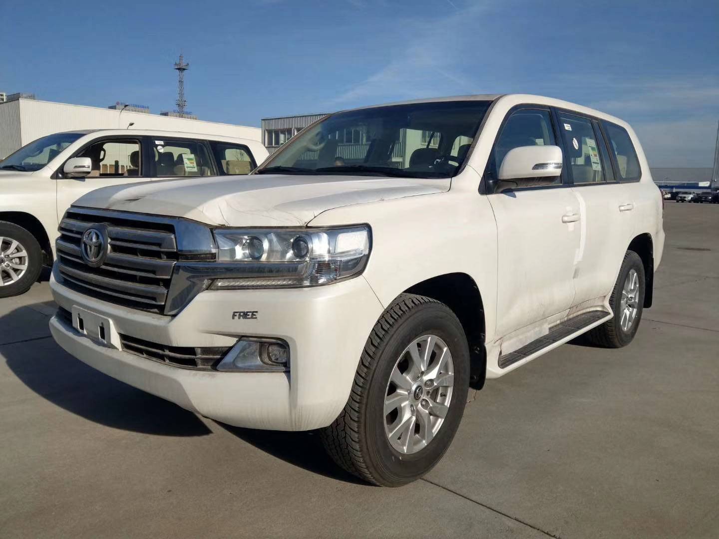 新款丰田酷路泽5700兰德suv vxr版中东陆巡