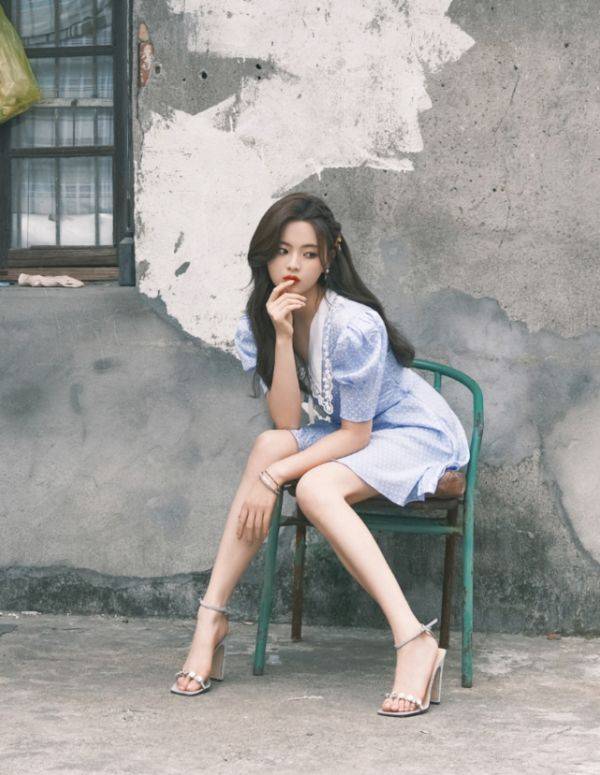 之后,造型就会凸显出甜美的少女感了,很适合像杨超越这样的甜美女孩