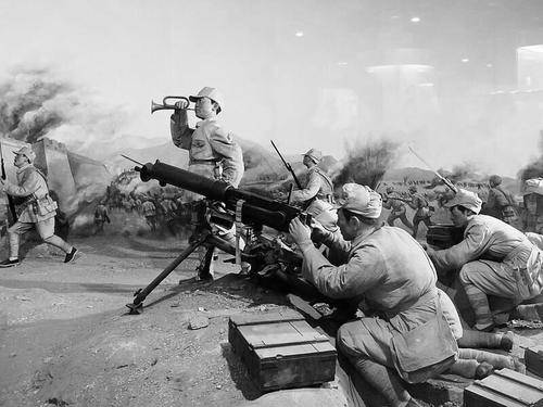 受中央军,宪兵排挤不算,还被军统交警总队欺压,这个师干脆起义