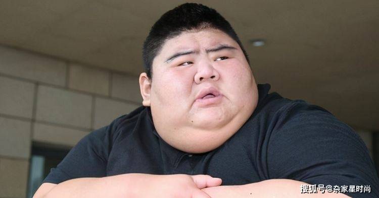 他是中国第一胖子,重668斤,为爱减掉400斤,如今怎么样了_王浩楠