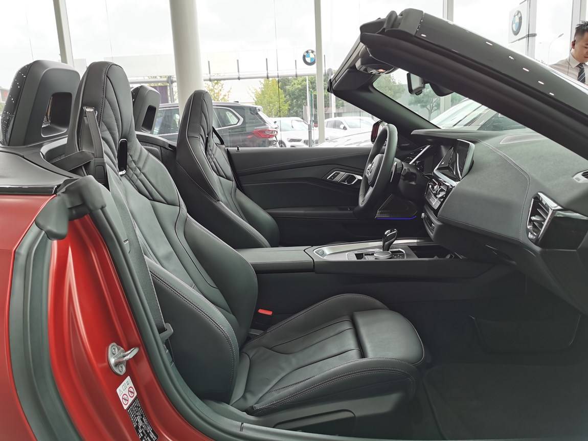 最新款宝马z4敞篷sdrive25i烈日限量版