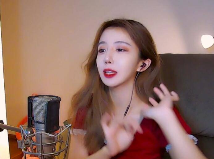 斗鱼绝地求生一姐自称被19岁富二代苦苦追求 遭拆穿是在编故事