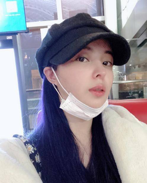 斗鱼百万粉丝女主播苏恩自嘲素颜正脸太丑三个月后复播