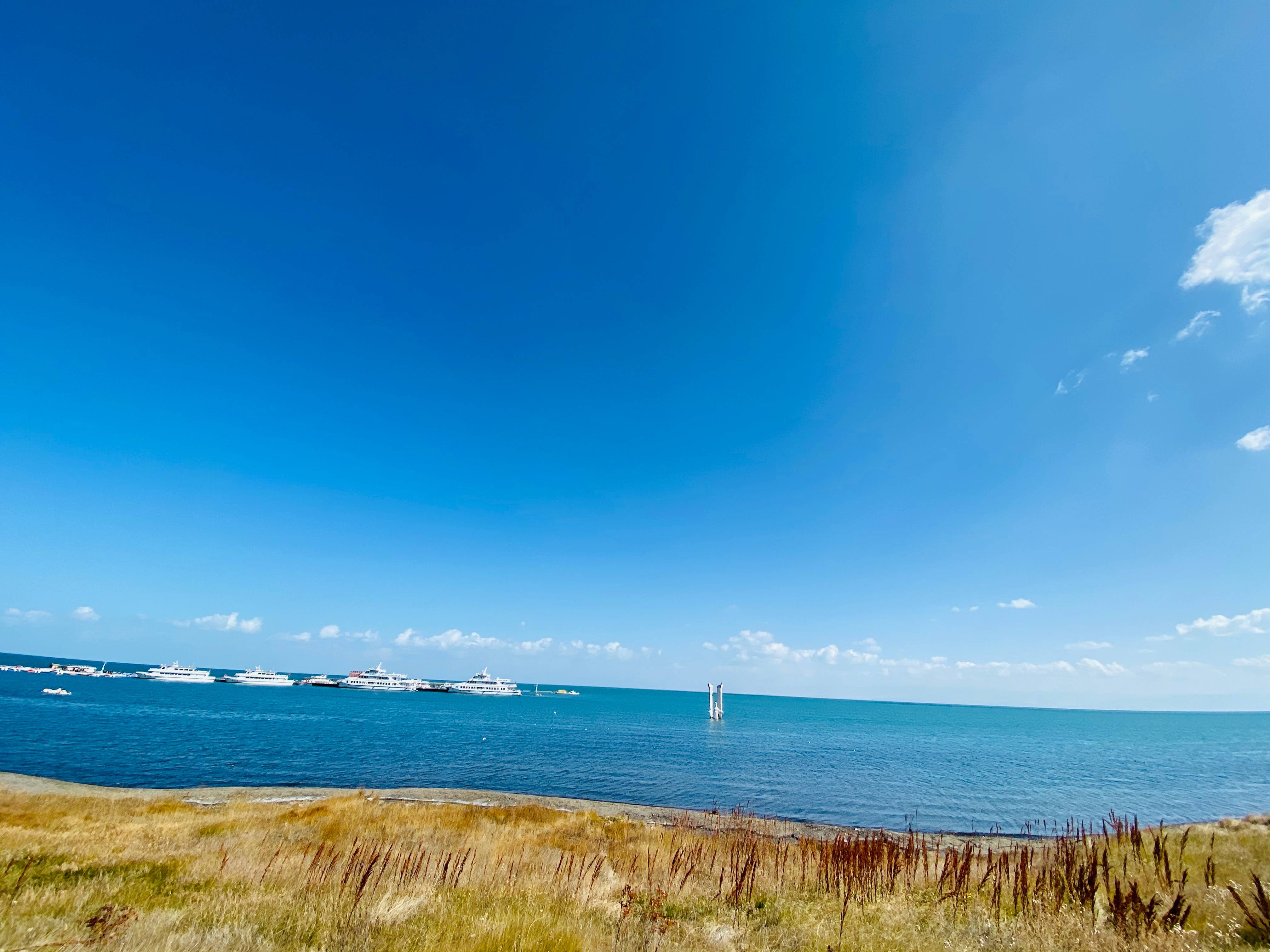 碧水蓝天,海天一色,大美青海湖