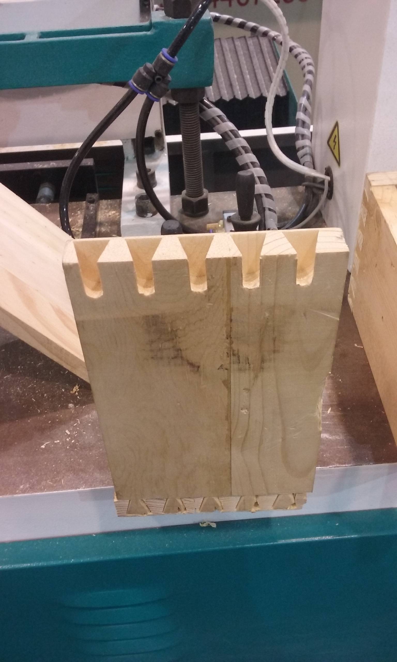 数控燕尾榫机,开榫机在实木家具生产中作用大