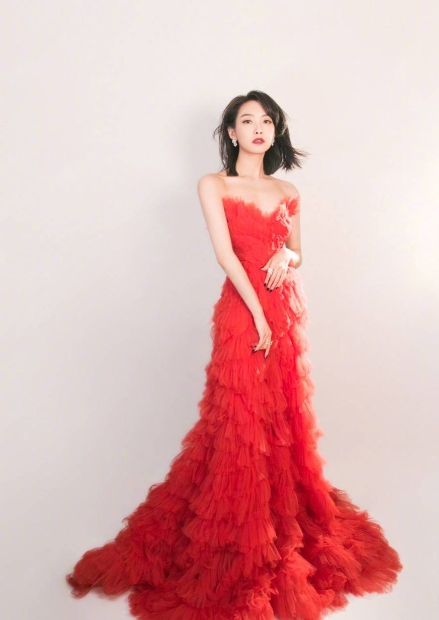 原创宋茜才是当之无愧的红毯女神4套礼服高贵优雅腰臀比太过优秀