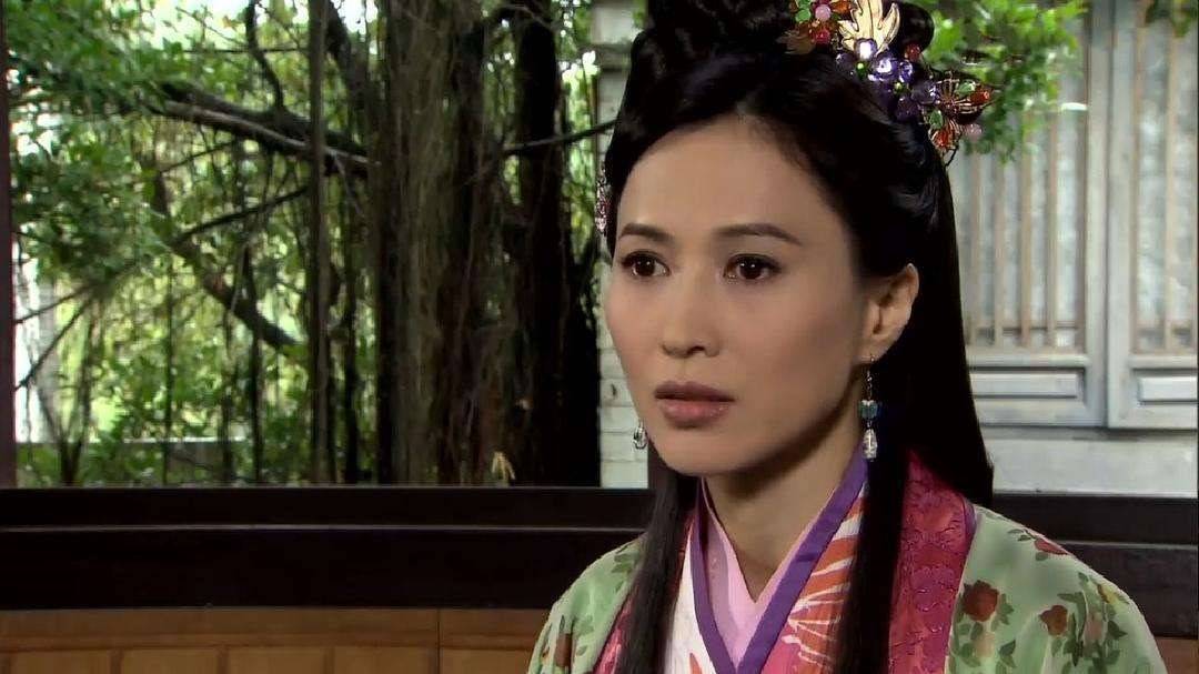 原创50岁梁琤罕现身一袭长裙冻龄似少女当年出道与朱茵属同级美女